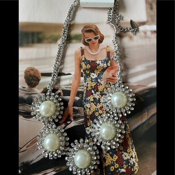 New with tag- Statement necklace - Picture 1 of 3